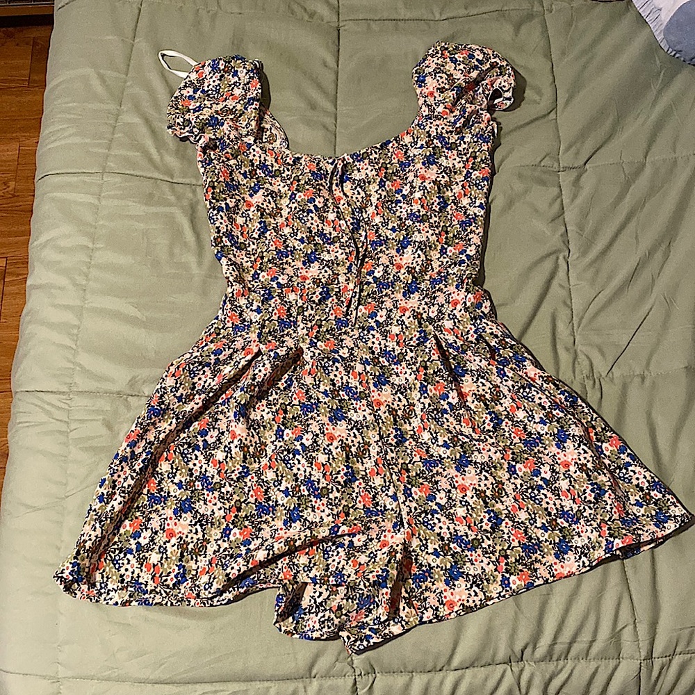 Flower romper. Size 8